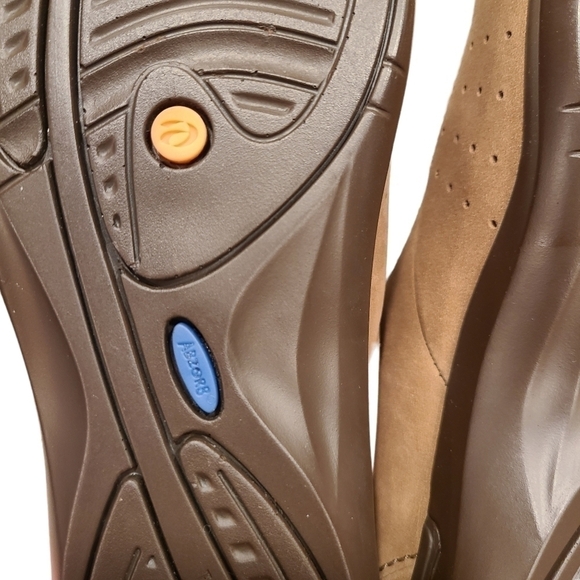 Aravon by New Balance Leather Shoe, Size 7 - Picture 13 of 14